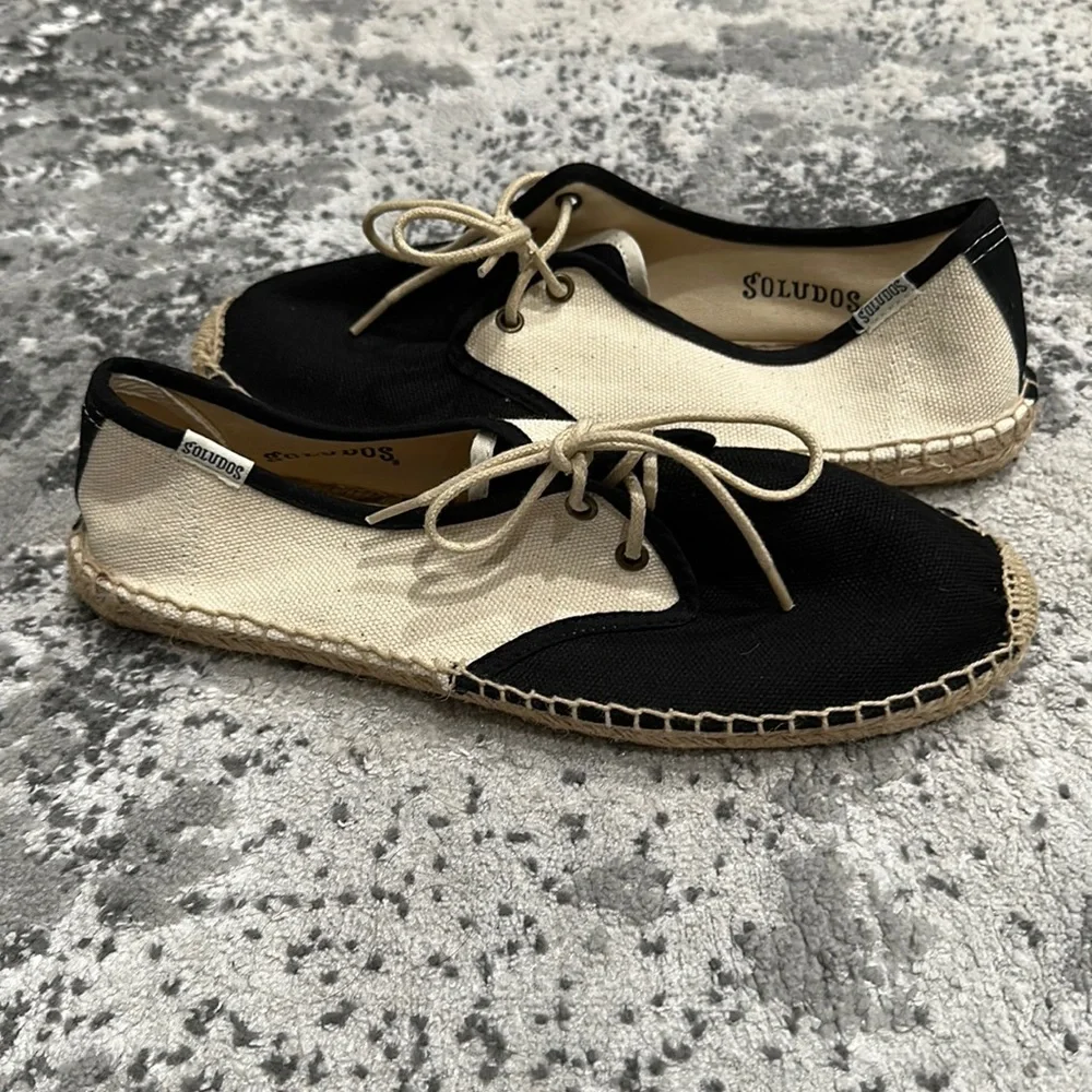 Soludos black and beige color block derby lace up espadrilles